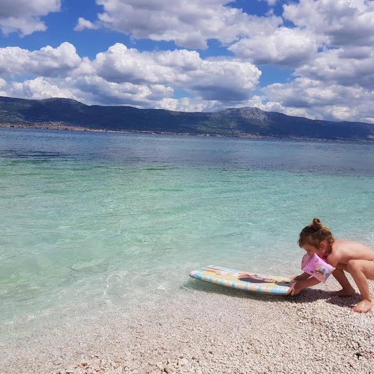 Ferienwohnung In Arbanija Mit Meerblick, Balkon, Klimaanlage, W-Lan 5137-1 Trogir Zewnętrze zdjęcie