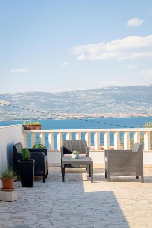 Ferienwohnung In Arbanija Mit Meerblick, Balkon, Klimaanlage, W-Lan 5137-1 Trogir Zewnętrze zdjęcie