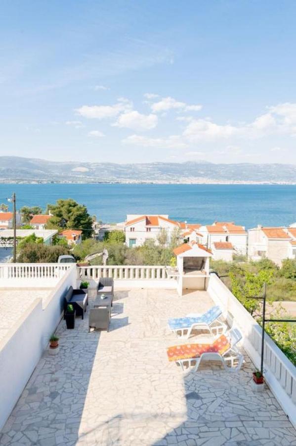 Ferienwohnung In Arbanija Mit Meerblick, Balkon, Klimaanlage, W-Lan 5137-1 Trogir Zewnętrze zdjęcie